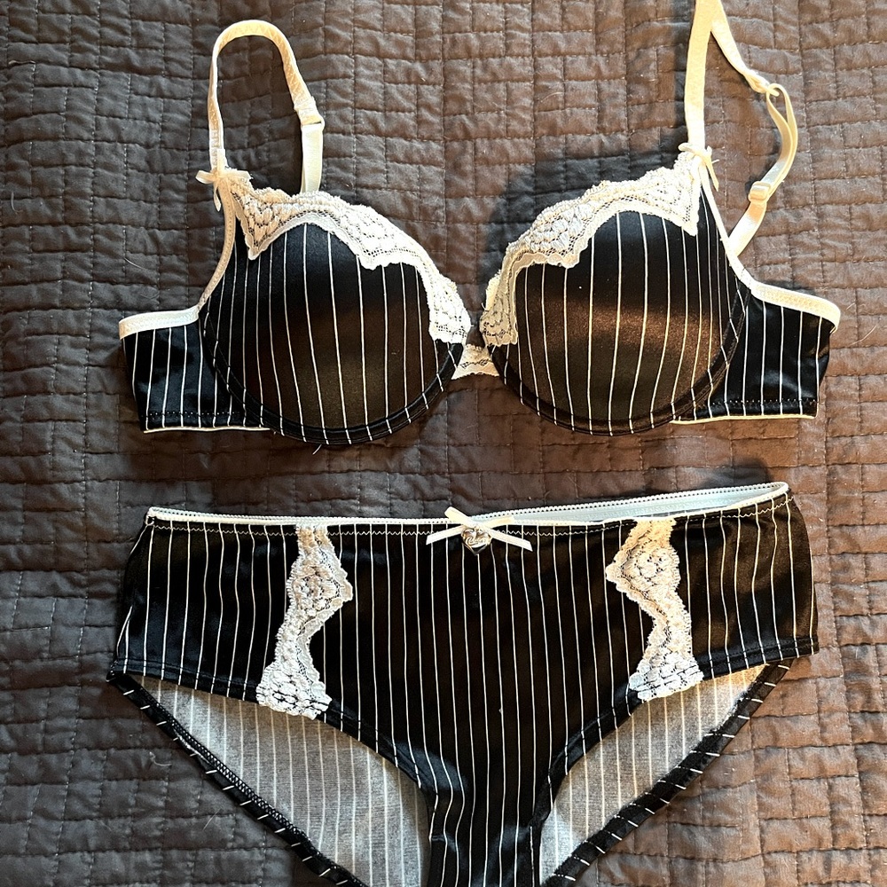 Candie’s lingerie. Bra and panties set